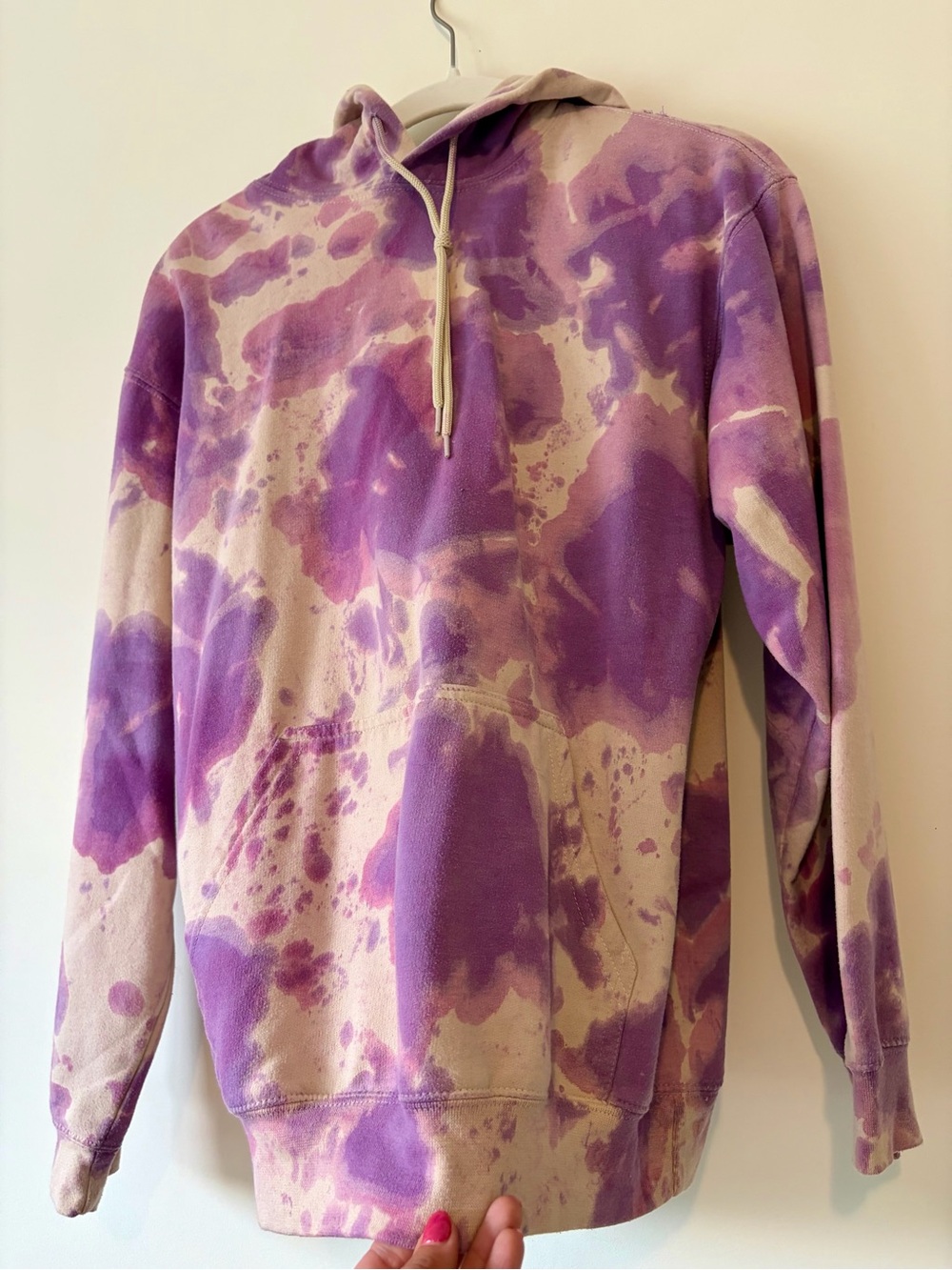 PrettyLittleThing Purple and Cream Tie-Dye Hoodie - Picture 4 of 6